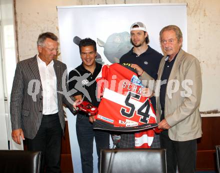 Eishockey. EC KAC. Guenther Kerle (Mazda), Manny Viveiros, Christoph Brandner, Karl Nedwed. Manny Viveiros, Christoph Brandner, Karl Nedwed. 
Klagenfurt, 16. 8.2010.
Foto: Kuess
---
pressefotos, pressefotografie, kuess, qs, qspictures, sport, bild, bilder, bilddatenbank