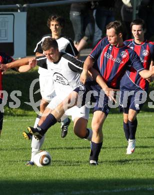 Fussball Unterliga Ost. SV Ludmannsdorf gegen Annabichler SV. Roman Weber (Ludmannsdorf), Armin Muharemovic (ASV). Ludmannsdorf, am 15.8.2010.
Foto: Kuess
---
pressefotos, pressefotografie, kuess, qs, qspictures, sport, bild, bilder, bilddatenbank