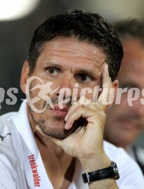 Fussball 1. Liga. RZ Pellets WAC/St. Andrae gegen Trenkwalder Admira. Trainer Dietmar Kuehbauer  (Admira). Wolfsberg, 20.8.2010.
Foto: Kuess

---
pressefotos, pressefotografie, kuess, qs, qspictures, sport, bild, bilder, bilddatenbank