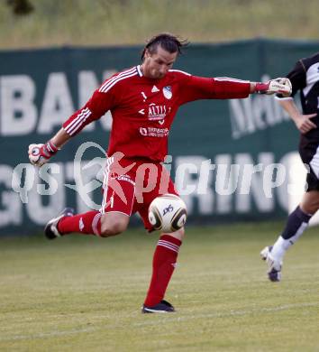 Fussball. Kaerntner Liga. SK Treibach gegen SV Spittal/Drau. Krassnitzer Mario (Treibach). Treibach am 20.8.2010
Foto: Kuess
---
pressefotos, pressefotografie, kuess, qs, qspictures, sport, bild, bilder, bilddatenbank