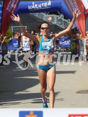 Kaernten laeuft. Halbmarathon von Velden nach Klagenfurt. Siegerin Aniko Kalovic (HUN). Velden, am 22.8.2010.
Foto: Kuess
---
pressefotos, pressefotografie, kuess, qs, qspictures, sport, bild, bilder, bilddatenbank