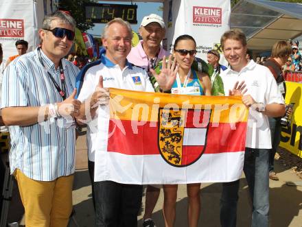 Kaernten laeuft. Halbmarathon von Velden nach Klagenfurt. Michael Sabath, Landeshauptmann Gerhard Doerfler, Manfred Mertel, Siegerin Aniko Kalovic (HUN), Herbert Taschek. Velden, am 22.8.2010.
Foto: Kuess
---
pressefotos, pressefotografie, kuess, qs, qspictures, sport, bild, bilder, bilddatenbank