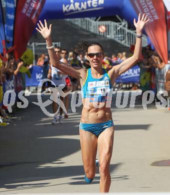 Kaernten laeuft. Halbmarathon von Velden nach Klagenfurt. Siegerin Aniko Kalovic (HUN). Velden, am 22.8.2010.
Foto: Kuess
---
pressefotos, pressefotografie, kuess, qs, qspictures, sport, bild, bilder, bilddatenbank