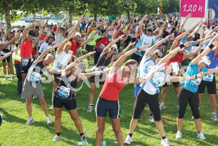 Kaernten laeuft. Halbmarathon von Velden nach Klagenfurt. Aufwaermen vor dem Start. Velden, am 22.8.2010.
Foto: Kuess
---
pressefotos, pressefotografie, kuess, qs, qspictures, sport, bild, bilder, bilddatenbank