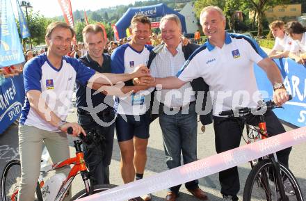 Kaernten laeuft. Halbmarathon von Velden nach Klagenfurt. Buergermeister Ferdinand Vouk, Buergermeister Christian Scheider, Landeshauptmann Gerhard Doerfler. Velden, am 22.8.2010.
Foto: Kuess
---
pressefotos, pressefotografie, kuess, qs, qspictures, sport, bild, bilder, bilddatenbank