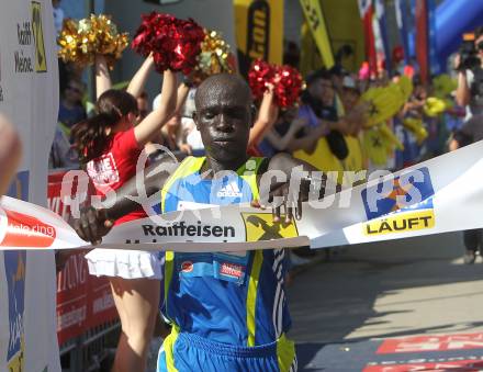 Kaernten laeuft. Halbmarathon von Velden nach Klagenfurt. Sieger Philemon Kisang (KEN). Velden, am 22.8.2010.
Foto: Kuess
---
pressefotos, pressefotografie, kuess, qs, qspictures, sport, bild, bilder, bilddatenbank