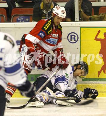 Eishockey Testspiel. EC KAC gegen Kassel Huskies. Craig Mike (KAC),  Christopher Schmidt (Kassel Huskies). Klagenfurt, am 22.8.2010.
Foto: Kuess 

---
pressefotos, pressefotografie, kuess, qs, qspictures, sport, bild, bilder, bilddatenbank