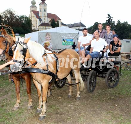 Fussball. WAC/St. Andrae. Gackern, Gefluegelfest in St. Andrae. Trainer Nenad Bjelica, Co-Trainer Slobodan Grubor, Marco Reich, Sandro Gotal, Sandro Zakany. St. Andrae, 12.8.2010.
Foto: Kuess
---
pressefotos, pressefotografie, kuess, qs, qspictures, sport, bild, bilder, bilddatenbank