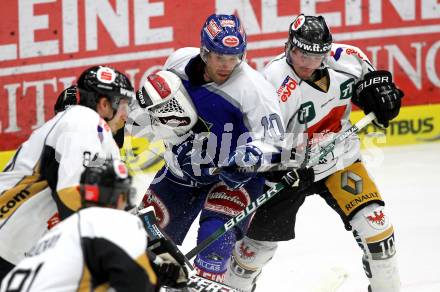 Eishockey. Testspiel. VSV gegen TWI HC Innsbruck. Derek Damon, (VSV), Patrick Moessmer (Innsbruck). Villach, 24.8.2010.
Foto: Kuess


---
pressefotos, pressefotografie, kuess, qs, qspictures, sport, bild, bilder, bilddatenbank