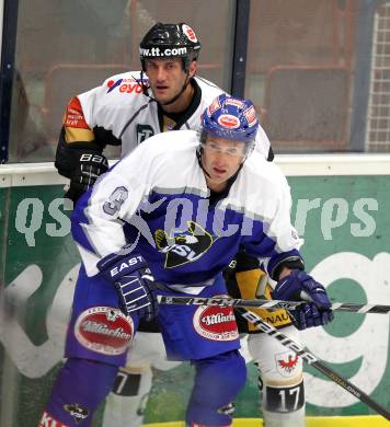 Eishockey. Testspiel. VSV gegen TWI HC Innsbruck. Tomaz Razingar, (VSV), Rem Murray (Innsbruck). Villach, 24.8.2010.
Foto: Kuess


---
pressefotos, pressefotografie, kuess, qs, qspictures, sport, bild, bilder, bilddatenbank