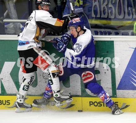 Eishockey. Testspiel. VSV gegen TWI HC Innsbruck. Patrick Platzer, (VSV), Andreas Hanschitz (Innsbruck). Villach, 24.8.2010.
Foto: Kuess


---
pressefotos, pressefotografie, kuess, qs, qspictures, sport, bild, bilder, bilddatenbank