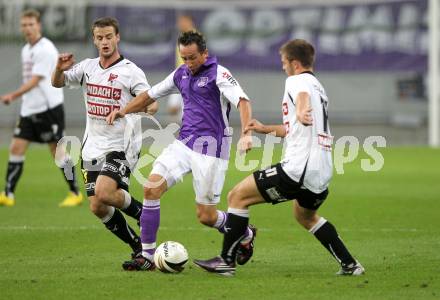 Fussball. Regionalliga. Austria Klagenfurt gegen Gleinstaetten. Matthias Dollinger (Austria Klagenfurt), Hutter Kevin, Rossmann Daniel (Gleinstaetten). Klagenfurt, 28.8.2010.
Foto: Kuess

---
pressefotos, pressefotografie, kuess, qs, qspictures, sport, bild, bilder, bilddatenbank