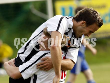 Fussball. Unterliga Ost. Magdalener SC gegen SV Union Raiba Ruden. Torjubel (Magdalen). Magdalen, 29.8.2010
Foto: Kuess
---
pressefotos, pressefotografie, kuess, qs, qspictures, sport, bild, bilder, bilddatenbank