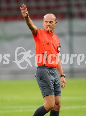 Fussball. Regionalliga. Austria Klagenfurt gegen Gleinstaetten. Schiedsrichter Peter Oberlaber. Klagenfurt, 28.8.2010.
Foto: Kuess

---
pressefotos, pressefotografie, kuess, qs, qspictures, sport, bild, bilder, bilddatenbank