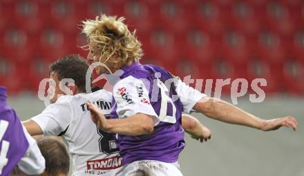 Fussball. Regionalliga. Austria Klagenfurt gegen Gleinstaetten. Johannes Isopp (Austria Klagenfurt), Juergen Trummer (Gleinstaetten). Klagenfurt, 28.8.2010.
Foto: Kuess

---
pressefotos, pressefotografie, kuess, qs, qspictures, sport, bild, bilder, bilddatenbank