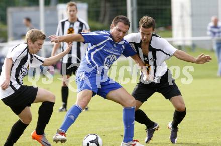 Fussball. Unterliga Ost. Magdalener SC gegen SV Union Raiba Ruden. De Roja Luca, Stresch Sandro (Magdalen), Hodzar Bostjan (Ruden). Magdalen, 29.8.2010
Foto: Kuess
---
pressefotos, pressefotografie, kuess, qs, qspictures, sport, bild, bilder, bilddatenbank