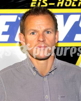 Eishockey. Bundesliga. VSV. Mannschaftsfoto. Trainer Johan Stroemwall. Villach, 31.8.2010.
Foto: Kuess
---
pressefotos, pressefotografie, kuess, qs, qspictures, sport, bild, bilder, bilddatenbank