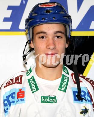 Eishockey. Bundesliga. VSV. Mannschaftsfoto. Christian Ofner.  Villach, 31.8.2010.
Foto: Kuess
---
pressefotos, pressefotografie, kuess, qs, qspictures, sport, bild, bilder, bilddatenbank