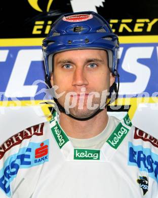 Eishockey. Bundesliga. VSV. Mannschaftsfoto. Greg Kuznik. Villach, 31.8.2010.
Foto: Kuess
---
pressefotos, pressefotografie, kuess, qs, qspictures, sport, bild, bilder, bilddatenbank