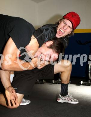 Eishockey. Bundesliga. VSV. Mannschaftsfoto. Nico Toff, Jonathan Ferland. Villach, 31.8.2010.
Foto: Kuess/Prohaska
---
pressefotos, pressefotografie, kuess, qs, qspictures, sport, bild, bilder, bilddatenbank