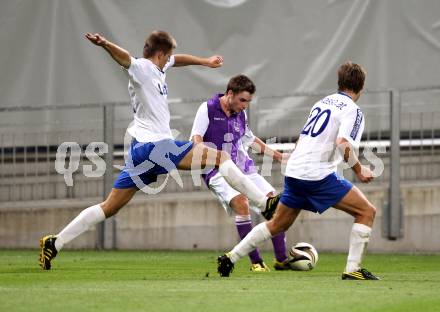 Fussball. Regionalliga. Austria Klagenfurt gegen FC Blau-Weiss Linz.  Orgonyi Jakob (Austria Klagenfurt), Duvnjak Danilo, Rabl Stefan (Linz). Klagenfurt, 3.9.2010.
Foto: Kuess

---
pressefotos, pressefotografie, kuess, qs, qspictures, sport, bild, bilder, bilddatenbank