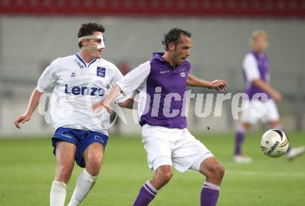 Fussball. Regionalliga. Austria Klagenfurt gegen FC Blau-Weiss Linz.  Christian Prawda (Austria Klagenfurt), Manuel Hartl (Linz). Klagenfurt, 3.9.2010.
Foto: Kuess

---
pressefotos, pressefotografie, kuess, qs, qspictures, sport, bild, bilder, bilddatenbank