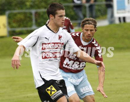 Fussball Regionalliga. SV Feldkirchen gegen SVU Tondach Gleinstaetten. Gunther Jochen Stoxreiter (Feldkirchen), Strablegg Leitner Georg (Gleinstaetten). Feldkirchen, am 4.9.2010.
Foto: Kuess
---
pressefotos, pressefotografie, kuess, qs, qspictures, sport, bild, bilder, bilddatenbank