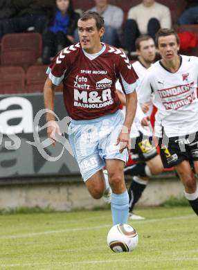 Fussball Regionalliga. SV Feldkirchen gegen SVU Tondach Gleinstaetten. Robert Micheu (Feldkirchen). Feldkirchen, am 4.9.2010.
Foto: Kuess
---
pressefotos, pressefotografie, kuess, qs, qspictures, sport, bild, bilder, bilddatenbank