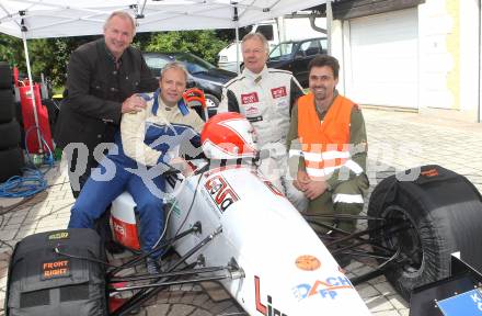 Motorsport. Int. Bergrennen fuer Automobile St. Urban - Simonhoehe. Landeshauptmann Gerhard Doerfler, Hermann Waldy jun., Hermann Waldy. Simonhoehe, am 5.9.2010.
Foto: Kuess
---
pressefotos, pressefotografie, kuess, qs, qspictures, sport, bild, bilder, bilddatenbank