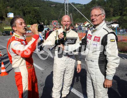 Motorsport. Int. Bergrennen fuer Automobile St. Urban - Simonhoehe. Siegerehrung. Vladimir Stankovic (SLO), Alexander Strobl (AUT), Hermann Waldy (AUT). Simonhoehe, am 5.9.2010.
Foto: Kuess
---
pressefotos, pressefotografie, kuess, qs, qspictures, sport, bild, bilder, bilddatenbank