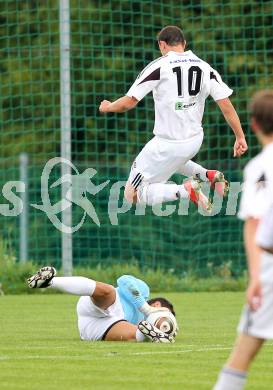 Fussball. KFV Cup. SV Ludmannsdorf gegen SK Austria Klagenfurt. Horvat Metod (Ludmannsdorf), Weber Heinz (Klagenfurt). Ludmannsdorf, 7.9.2010.
Foto: Kuess
---
pressefotos, pressefotografie, kuess, qs, qspictures, sport, bild, bilder, bilddatenbank