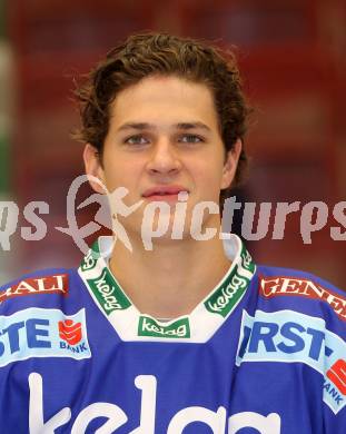 Eishockey Bundesliga. VSV. Mannschaftsfototermin. Mario Altmann. Villach, 8.9.2010.
Foto: Kuess
---
pressefotos, pressefotografie, kuess, qs, qspictures, sport, bild, bilder, bilddatenbank