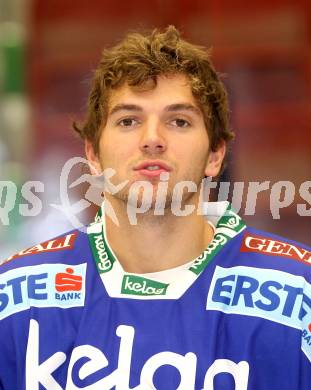 Eishockey Bundesliga. VSV. Mannschaftsfototermin. Benjamin Petrik. Villach, 8.9.2010.
Foto: Kuess
---
pressefotos, pressefotografie, kuess, qs, qspictures, sport, bild, bilder, bilddatenbank