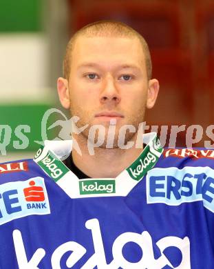 Eishockey Bundesliga. VSV. Mannschaftsfototermin. Ryan Matt. Villach, 8.9.2010.
Foto: Kuess
---
pressefotos, pressefotografie, kuess, qs, qspictures, sport, bild, bilder, bilddatenbank