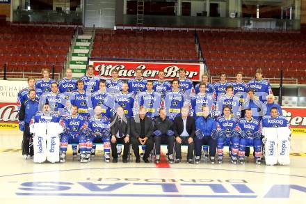 VILLACH,AUSTRIA,08.SEP.10 - EISHOCKEY - EBEL, Erste Bank Eishockey Liga, VSV Villach, Mannschaftsfototermin. Bild zeigt die Mannschaft des VSV mit Gert Prohaska, Nikolas Petrik, Gerhard Unterluggauer, Reinhard Gruener (Finanzen), Praesident Gilbert Isep, Trainer Johan Stroemwall, Manager Giusepe Mion, Co-Trainer Mike Stewart, Jonathan Ferland, Roland Kaspitz, Bernhard Starkbaum (vorne von links); Tormanntrainer Markus Kerschbaumer, Kevon Mitchell, Tomaz Razingar, Greg Kuznik, Michael Martin, Mario Altmann, Michael Raffl, Derek Demon, Zeugwart Kruno Sekulic, Masseur Josef Schnitzer (Mitte); Marco Zorec, Herzog, Andreas Wiedergut, Stefan Bacher, Marius Goehringer, Kevin Essmann, Andreas Kristler, Benjamin Petrik, Nico Toff, Christof Martinz, Patrick Platzer und Manuel Skacal (VSV). Mannschaftsfoto. 
Foto: Kuess
---
pressefotos, pressefotografie, kuess, qs, qspictures, sport, bild, bilder, bilddatenbank