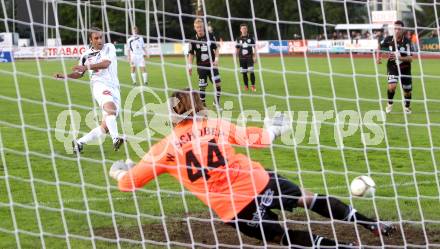 Fussball. Erste Liga. RZ Pellets WAC/St. Andrae gegen TSV Sparkasse Hartberg. Marco Reich, (WAC), Wolfgang Schober (Hartberg). Wolfsberg, 10.9.2010. 
Foto: Kuess

---
pressefotos, pressefotografie, kuess, qs, qspictures, sport, bild, bilder, bilddatenbank