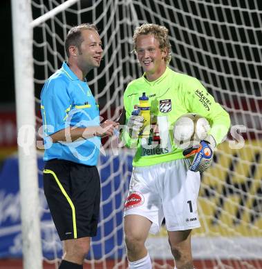 Fussball. Erste Liga. RZ Pellets WAC/St. Andrae gegen TSV Sparkasse Hartberg. Christian Dobnik, Schiedsrichter Thomas Gangl (WAC). Wolfsberg, 10.9.2010. 
Foto: Kuess

---
pressefotos, pressefotografie, kuess, qs, qspictures, sport, bild, bilder, bilddatenbank