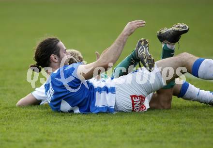 Fussball. Kaerntner Liga. VSV gegen Rapid Lienz A. Schuri Arno (VSV), Konrad Hannes (Lienz).
Villach, 11.9.2010.
Foto: Kuess 
---
pressefotos, pressefotografie, kuess, qs, qspictures, sport, bild, bilder, bilddatenbank