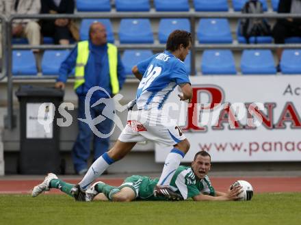 Fussball. Kaerntner Liga. VSV gegen Rapid Lienz A. Kirisits Michael (VSV), Koefele Markus (Lienz).
Villach, 11.9.2010.
Foto: Kuess 
---
pressefotos, pressefotografie, kuess, qs, qspictures, sport, bild, bilder, bilddatenbank