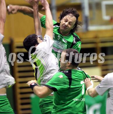 Handball Bundesliga. HCK59 gegen Trofaiach. BEDEKOVIC Branko  (HCK),  STUSAJ Bostjan (Trofaiach). Viktring, 11.9.2010.
Foto: Kuess
---
pressefotos, pressefotografie, kuess, qs, qspictures, sport, bild, bilder, bilddatenbank