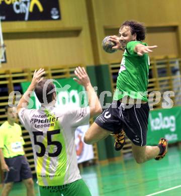 Handball Bundesliga. HCK59 gegen Trofaiach. BEDEKOVIC Branko (HCK),  TREMMEL Thomas (Trofaiach). Viktring, 11.9.2010.
Foto: Kuess
---
pressefotos, pressefotografie, kuess, qs, qspictures, sport, bild, bilder, bilddatenbank