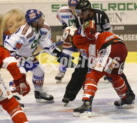 EBEL. Eishockey Bundesliga. KAC gegen VSV. Mike Craig (KAC), Matt Ryan (VSV). Klagenfurt, am 10.9.2010.
Foto: Kuess 
---
pressefotos, pressefotografie, kuess, qs, qspictures, sport, bild, bilder, bilddatenbank