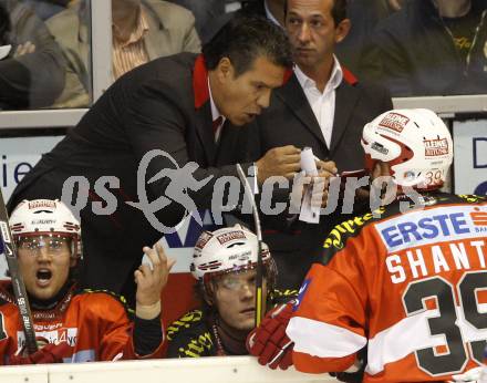 EBEL. Eishockey Bundesliga. KAC gegen VSV. Trainer Many Viveiros, Jeff Shantz (KAC). Klagenfurt, am 10.9.2010.
Foto: Kuess 
---
pressefotos, pressefotografie, kuess, qs, qspictures, sport, bild, bilder, bilddatenbank