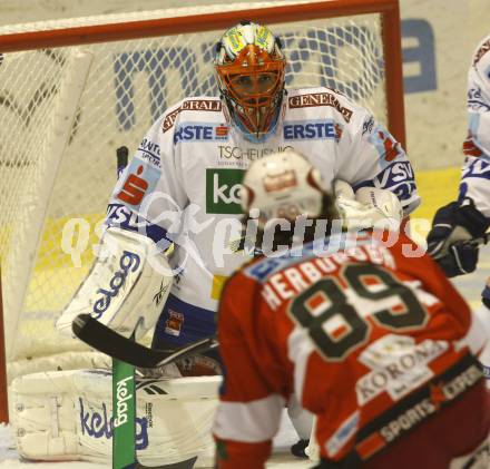 EBEL. Eishockey Bundesliga. KAC gegen VSV. Raphael Herburger (KAC), Gert Prohaska (VSV). Klagenfurt, am 10.9.2010.
Foto: Kuess 
---
pressefotos, pressefotografie, kuess, qs, qspictures, sport, bild, bilder, bilddatenbank