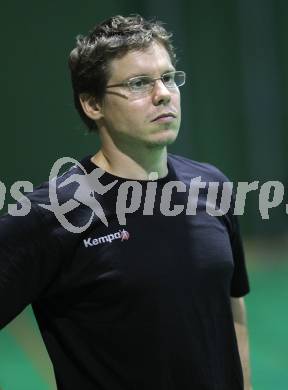 Handball Bundesliga. HCK59 gegen Trofaiach. Trainer Michael Pontasch (HCK). Viktring, 11.9.2010.
Foto: Kuess
---
pressefotos, pressefotografie, kuess, qs, qspictures, sport, bild, bilder, bilddatenbank