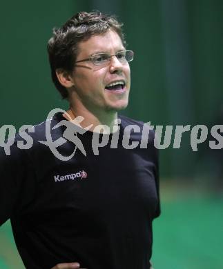 Handball Bundesliga. HCK59 gegen Trofaiach. Trainer Michael Pontasch (HCK). Viktring, 11.9.2010.
Foto: Kuess
---
pressefotos, pressefotografie, kuess, qs, qspictures, sport, bild, bilder, bilddatenbank