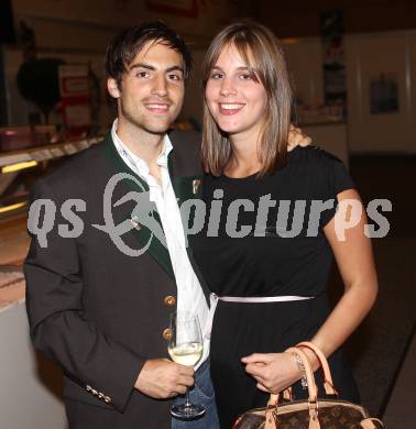 Fussball. SK Austria Klagenfurt. Trachtengala. Helmut Koenig mit Freundin.
Klagenfurt, 15.9.2010.
Foto: Kuess
---
pressefotos, pressefotografie, kuess, qs, qspictures, sport, bild, bilder, bilddatenbank