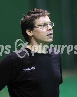 Handball Bundesliga. HCK59 gegen Trofaiach. Trainer Michael Pontasch (HCK). Viktring, 11.9.2010.
Foto: Kuess
---
pressefotos, pressefotografie, kuess, qs, qspictures, sport, bild, bilder, bilddatenbank