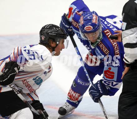 EBEL. Eishockey Bundesliga. EC Pasut VSV gegen Alba Volan SAPA Fehervar.  KASPITZ Roland (VSV), HOLECZY Roger (Alba Volan). Villach, am 17.9.2010.
Foto: Kuess 


---
pressefotos, pressefotografie, kuess, qs, qspictures, sport, bild, bilder, bilddatenbank