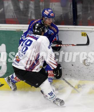 EBEL. Eishockey Bundesliga. EC Pasut VSV gegen Alba Volan SAPA Fehervar. Michael Raffl (VSV), Szabolcs Fodor (Alba Volan). Villach, am 17.9.2010.
Foto: Kuess 


---
pressefotos, pressefotografie, kuess, qs, qspictures, sport, bild, bilder, bilddatenbank